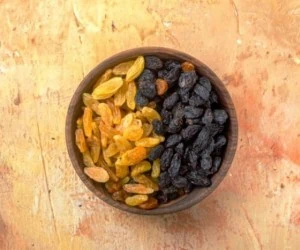 حکم کشمش در غذا