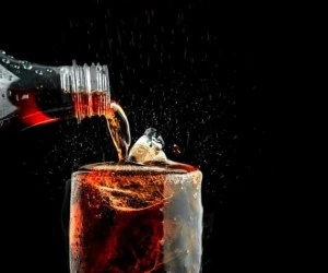 خوردن نوشابه