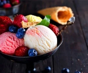 بستنی سنتی زعفرانی