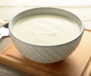 خوردن ماست و نان