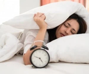 تاثیر استرس و بی خوابی بر پوست