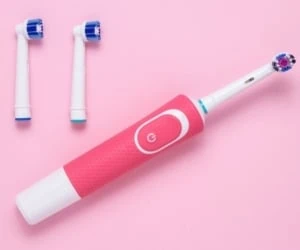 مسواک برقی بهتر است یا مسواک معمولی؟ + همه نکات 