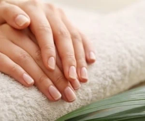 حکم کاشت ناخن و مژه