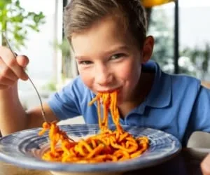 با عجله غذا خوردن