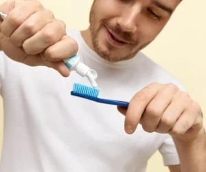 اشتباهات مسواک زدن