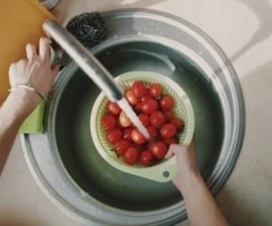 شستن مواد غذایی