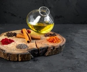  تمام خواص و مضرات ادویه کاری + طرز تهیه و ارزش غذایی 