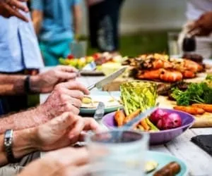 استرس غذا خوردن در جمع