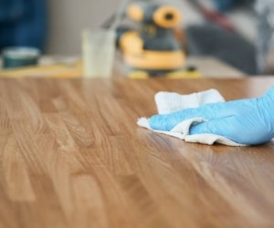 تمیز کردن وسایل چوبی