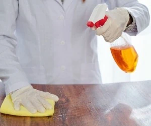میز چوبی