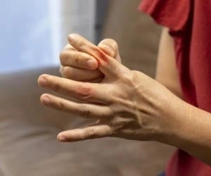  ورم انگشت ها کی خطرناک میشه؟+ علت و دلایل 