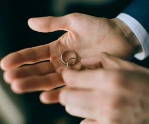  12 رفتار نگران کننده نامزد و همسر قبل از ازدواج 