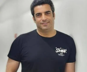 منوچهر هادی 