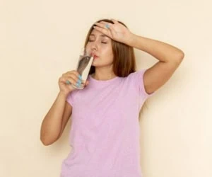  دلیل و مشکل شمایی که تو هوای خوب هم عرق میکنی 