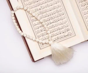 سوره نبا صوتی با متن و ترجمه + خواص عم یتسائلون کامل