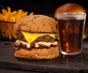 همبرگر و نوشابه
