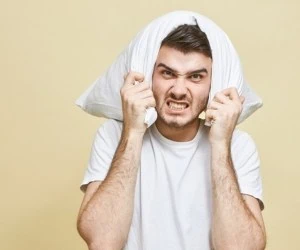 عصبانی خوابیدن