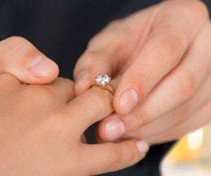 حلقه ازدواج در دست چپ
