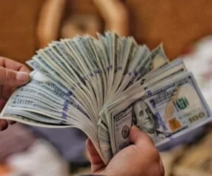 کار خلاف بخاطر پول