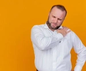 دلیل شانه درد