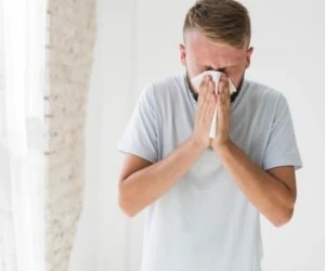 گرفتن جلوی عطسه