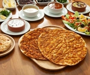 سفره افطار دانشجویی