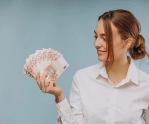 بهتر شدن وضع مالی