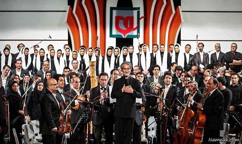 مجید انتظامی پسر عزت الله انتظامی در حال اجرای کنسرت