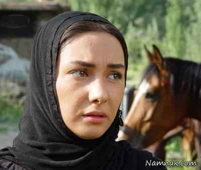 هانیه توسلی در کنار یک اسب