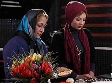 نیوشا ضیغمی و مادرش در فیلم چارسو