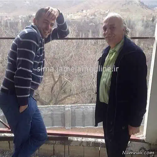 علی ضیاء در کنار پدرش