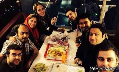 مهناز افشار در کنار دوستانش سر میز غذا