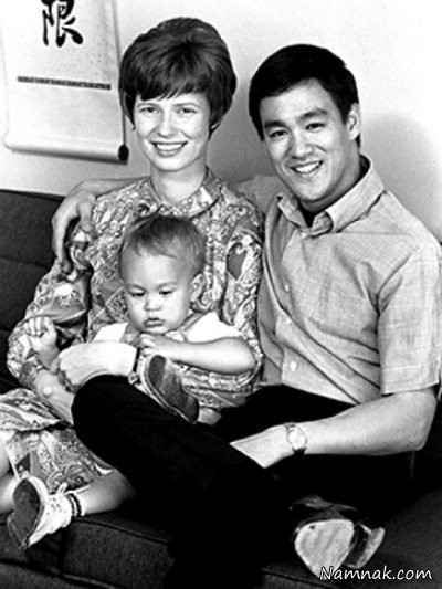 بروس لی در کنار همسر و پسرش + عکس
