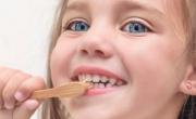 علت تغییر رنگ دندان کودک