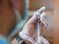 دوز سوم واکسن