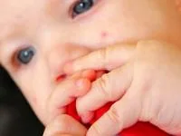 گیرکردن غذا در گلوی کودک