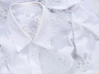 لباس سفید رنگ گرفته