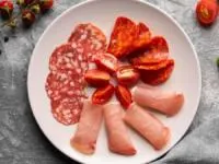 ژامبون و کالباس و بیکن