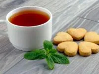 این افراد نباید چای بنوشند