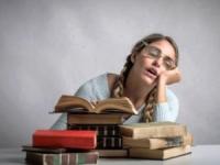 خواب آلودگی درس خواندن