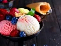 بستنی سنتی زعفرانی