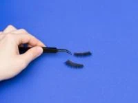 گذاشتن مژه مصنوعی