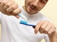 اشتباهات مسواک زدن