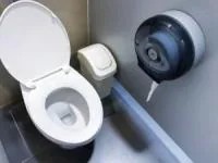 دستمال روی توالت فرنگی