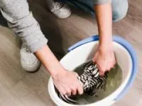 شستن لباس با دست