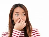 روش های رفع بوی نم از لباس