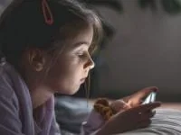 تاثیر اینترنت بر دانش آموزان