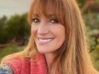 بازیگر زن پزشک دهکده