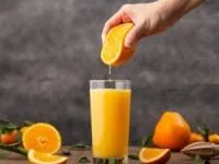 نوشیدن آب میوه