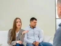 دخالت اطرافیان